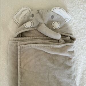 pottery barn elephant hooded towel • embroidered